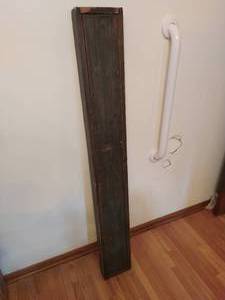 lot 398 image: Primitive Fishing Pole Travel Box