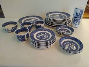 lot 459 image: Collection of Blue and white China