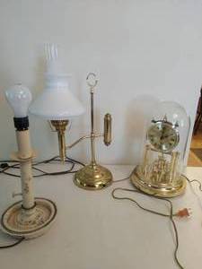 lot 475 image: 2 Lamps and a Clock