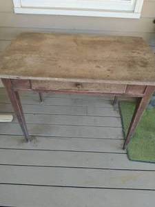 lot 485 image: Wood Desk