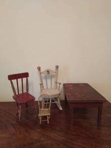 lot 107 image: Collection Of Vintage Doll Furniture