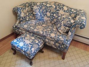 lot 144 image: Vintage Loveseat With Ottoman