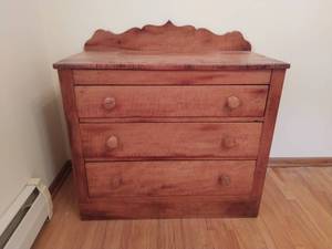 lot 148 image: Vintage Three Drawer Chest