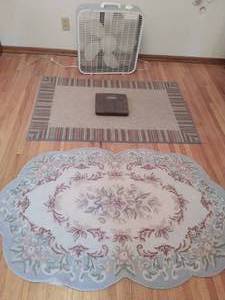 lot 160 image: Collection Of Bathroom Rugs And Dcor