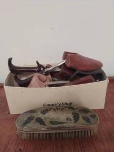 lot 162 image: Vintage Shoe Brush With Tree shoe