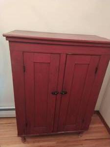 lot 172 image: Vintage Chest Cabinet
