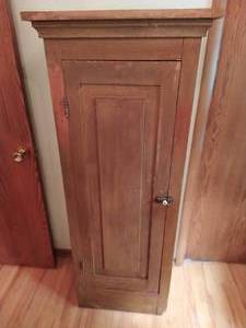 lot 182 image: Antique Cabinet
