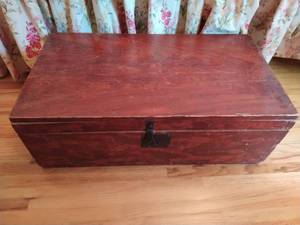 lot 187 image: Vintage Wooden Chest