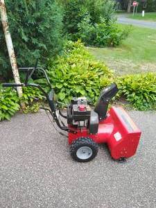 lot 212 image: Murray 5HP Snowblower