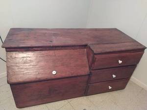 lot 215 image: DresserBlanket Chest