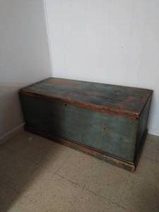 lot 249 image: Vintage Blanket Chest