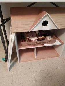 lot 313 image: Doll House With Miniatures