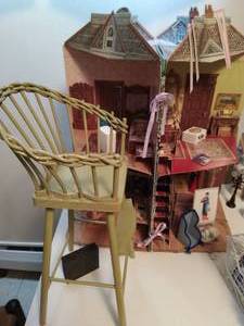 lot 314 image: Doll House With Miniatures