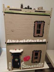 lot 315 image: Doll House With Miniatures