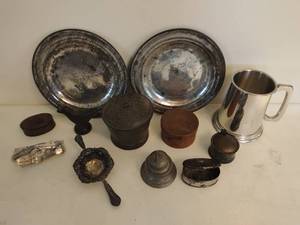 lot 96 image: Collection of Vintage Items