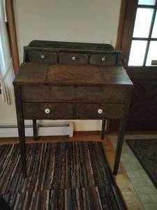 lot 5 image: Antique Davenport Secretary Desk