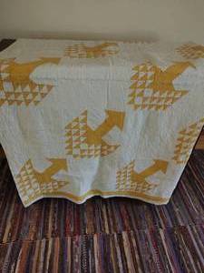 lot 7 image: Yellow and White Old Handmade Quilt