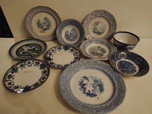 lot 279 image: Collection of Blue and White Pottery