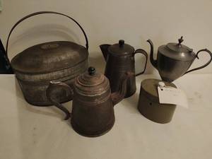 lot 280 image: Collection of Five Vintage Entertaining Items