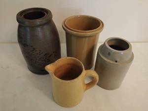 lot 286 image: Collection of Four Pottery Items