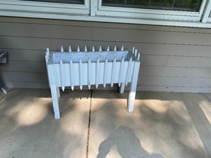lot 501 image: Outdoor Decor