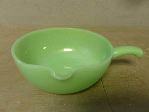 lot 18 image: Vintage Fire King Jadeite