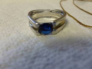 lot 20 image: Jewelry