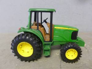 lot 28 image: Ertl - John Deere Tractor