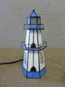 lot 39 image: Dresser Lamp