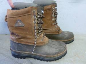 lot 41 image: Rocky Boots