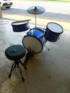 lot 64 image: Kids Learning Drum Set