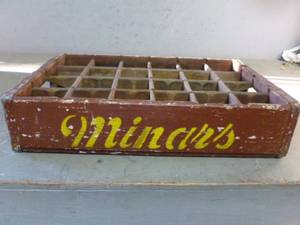 lot 68 image: Vintage Soda Case