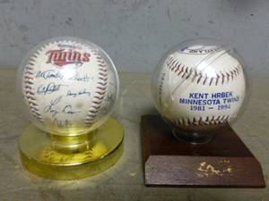 lot 106 image: Collector Baseballs