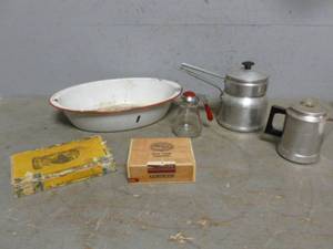 lot 109 image: Vintage Kitchen Items