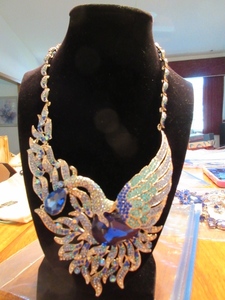 lot 204 image: BLUE RHINESTONE PEACOCK NECKLACE