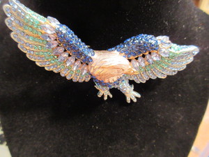 lot 205 image: GOLDEN EAGLE PIN WITH BLUE INSET RHINESTONES