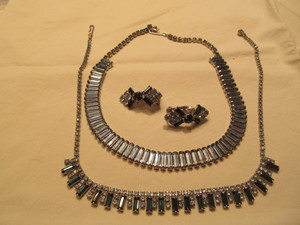 lot 213 image: BLUE AND GREEN GLASSRHINESTONE  CHOKER STYLE NECKLACES AND CLIP ON EARRINGS
