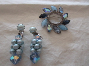 lot 215 image: BLUE IRIDESCENT PIN AND CLIP EARRINGS