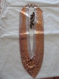 lot 227 image: GOLDEN TONE MESH NECKLACE AND BRONZE TONE GLASSRHINESTONE EARRINGS