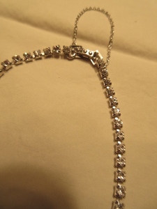 lot 230 image: CLEAR GLASS  RHINESTONE NECKLACE