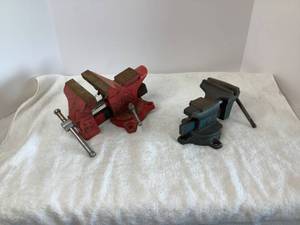 2 Small Table Vises