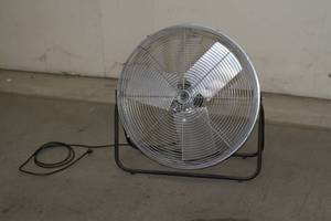 lot 2 image: TPI Industrial Workstation 24 Floor Fan - Model F-24-TE