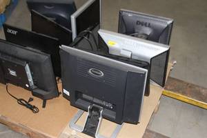 lot 47 image: Lot of Miscellaneous Computer Monitors  Displays