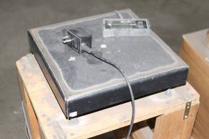lot 77 image: Weigh-Tronix Industrial Shipping Scale on Small Stand - Model SC-321T-250