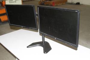 lot 92 image: WALI Free-Standing Dual LCD Monitor Table Stand with HP Monitors