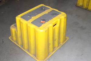 lot 104 image: Plastic Box Step - 20 Overall Height