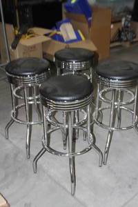 lot 123 image: Lot of 4 - 30 Chrome Swivel Cushioned Bar Stools  Barstools