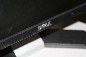 lot 137 image: Lot of Dell Desktop Computer Monitors  Displays