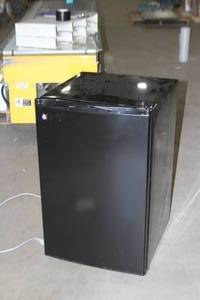 lot 10 image: GE SpaceMaker 4.3 Cubic Foot Mini Fridge  Compact Refrigerator
