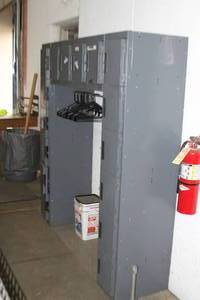 lot 14 image: Edsal Industrial Lockers - Six Tier 16-Person Secure Personal Storage System w Hanging Bar
